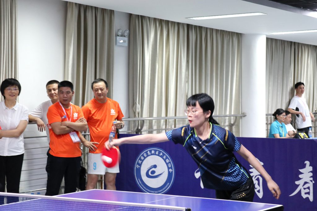 公司榮獲高新區(qū)建協(xié)“九峰杯”乒乓球聯(lián)誼賽團(tuán)體亞軍