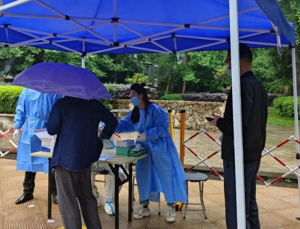 科信戰(zhàn)“疫”系列報道 | 抗“疫”一線黨旗揚，志愿服務顯擔當