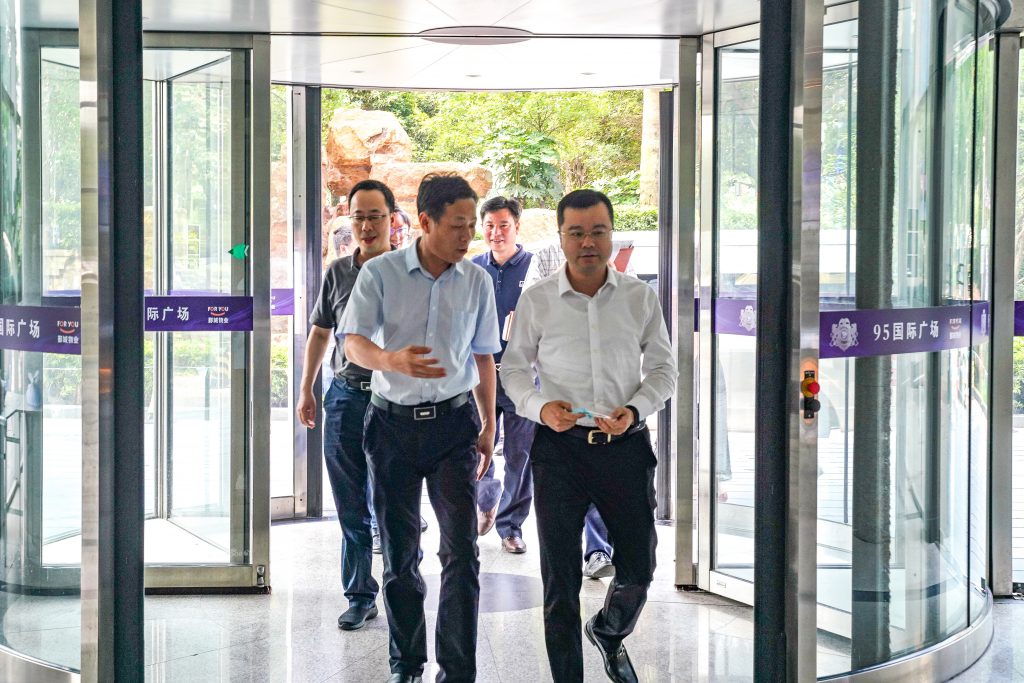 寧波高新區(qū)管委會主任、黨工委副書記勵(lì)成杰一行蒞臨科信走訪調(diào)研